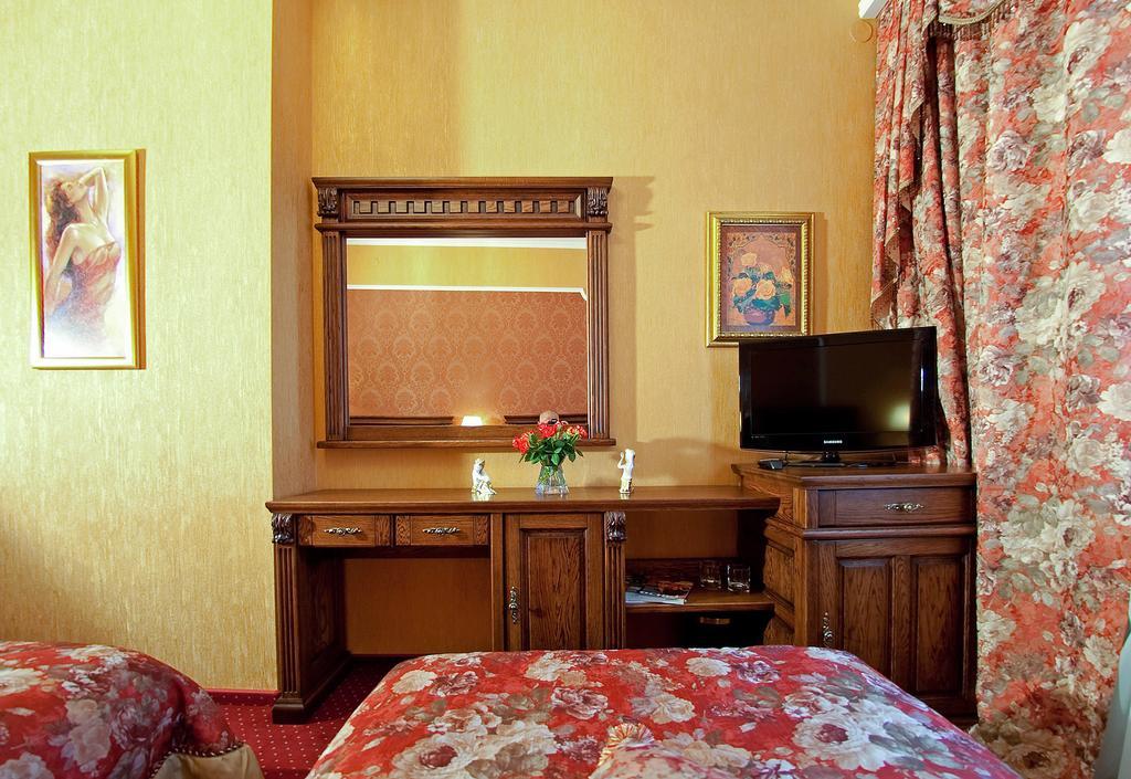 Deluxe Hotel Kupava Lviv Exteriör bild