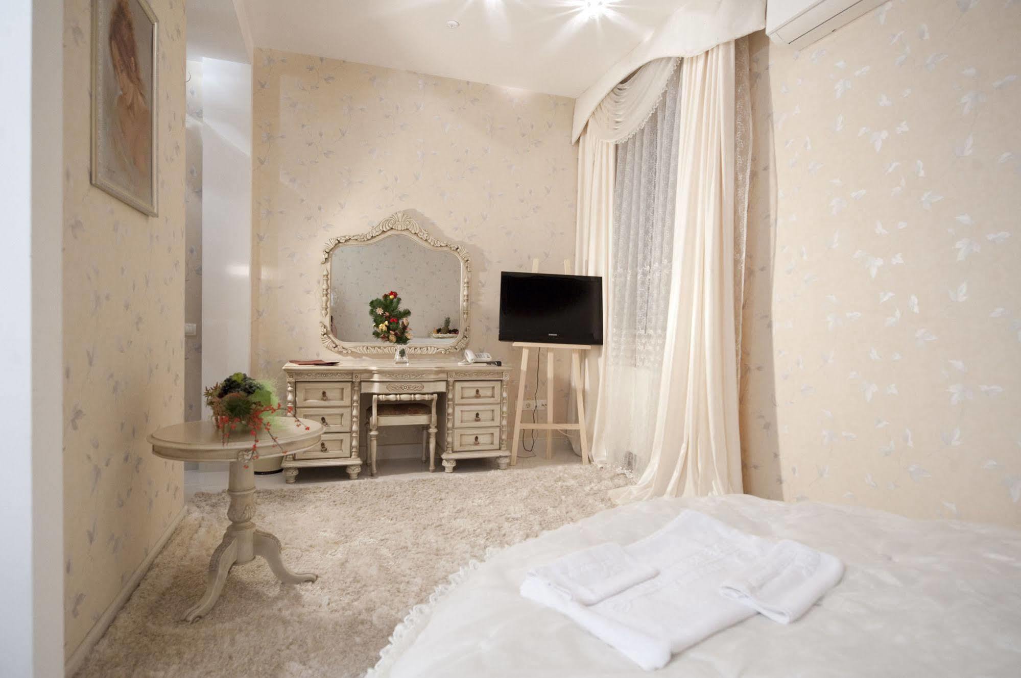 Deluxe Hotel Kupava Lviv Exteriör bild