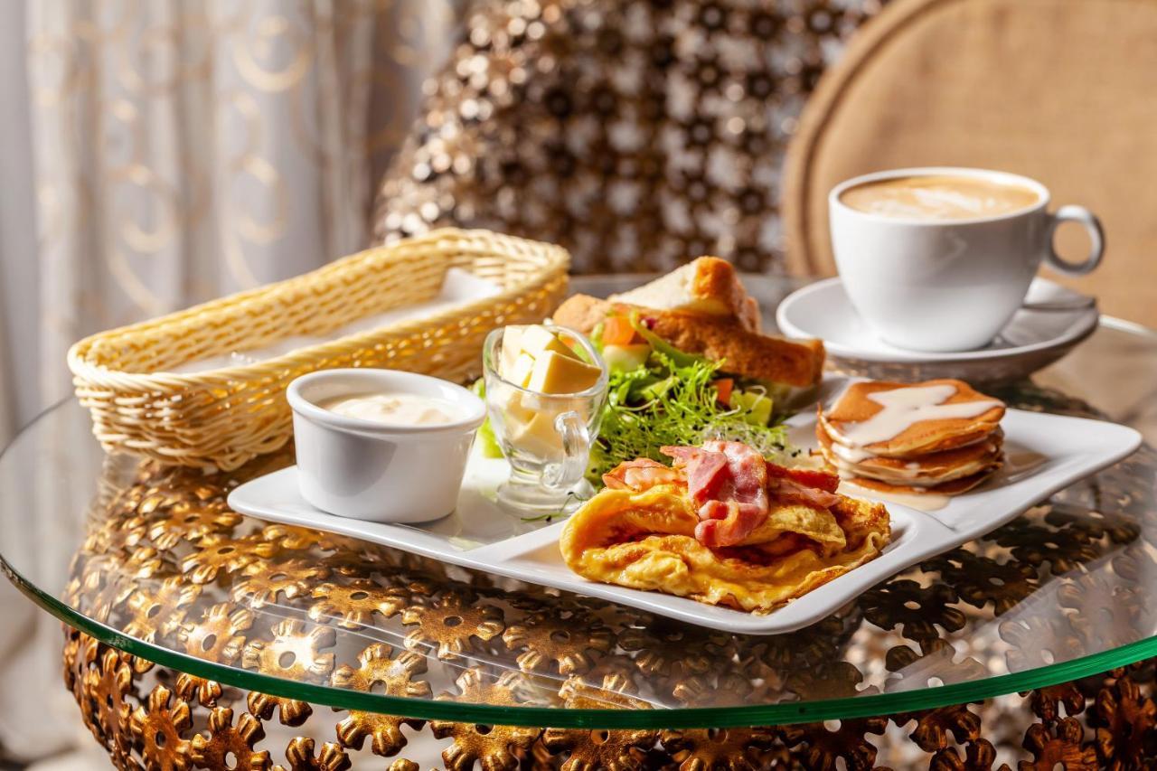 Deluxe Hotel Kupava Lviv Exteriör bild