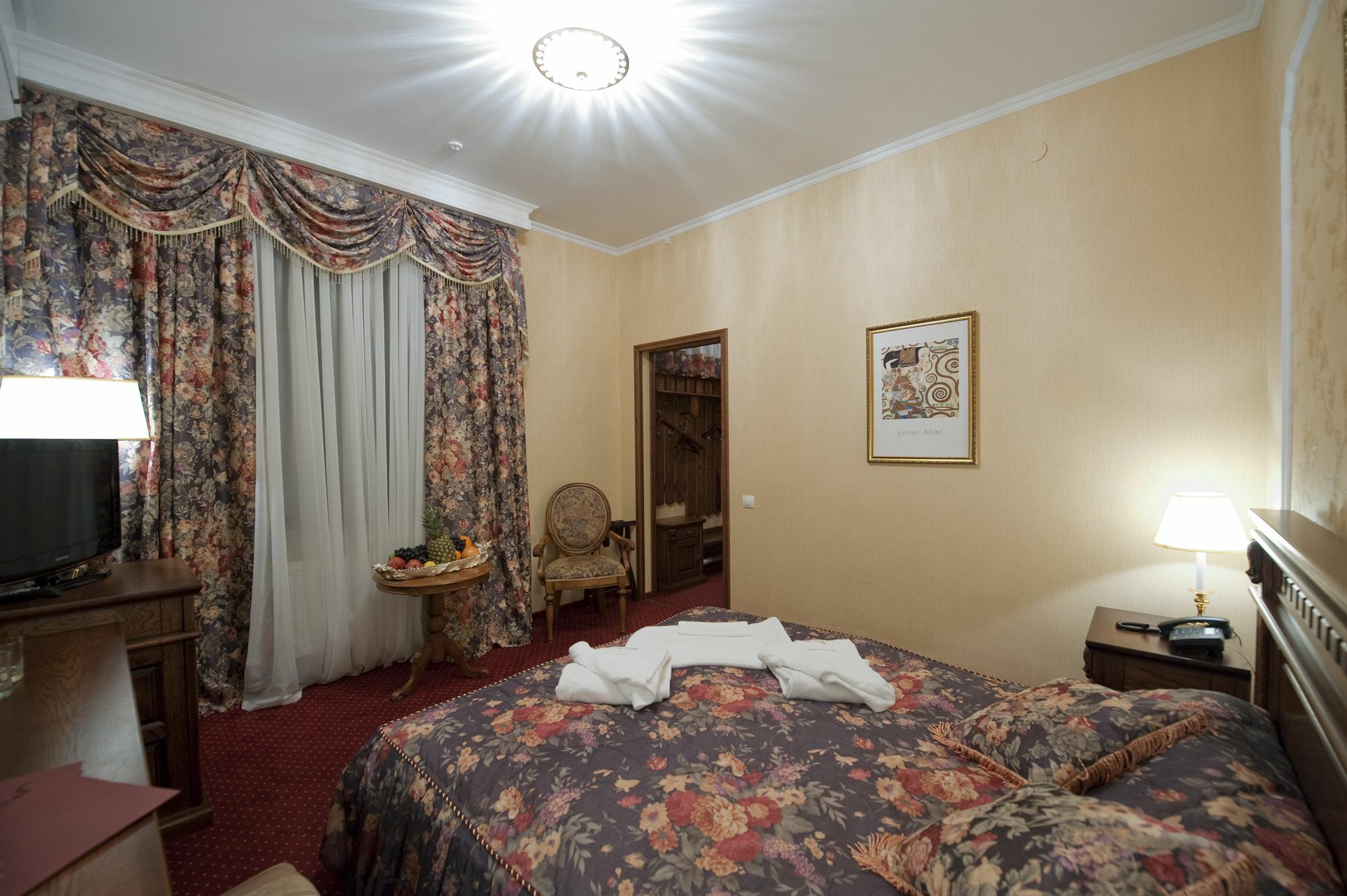 Deluxe Hotel Kupava Lviv Exteriör bild