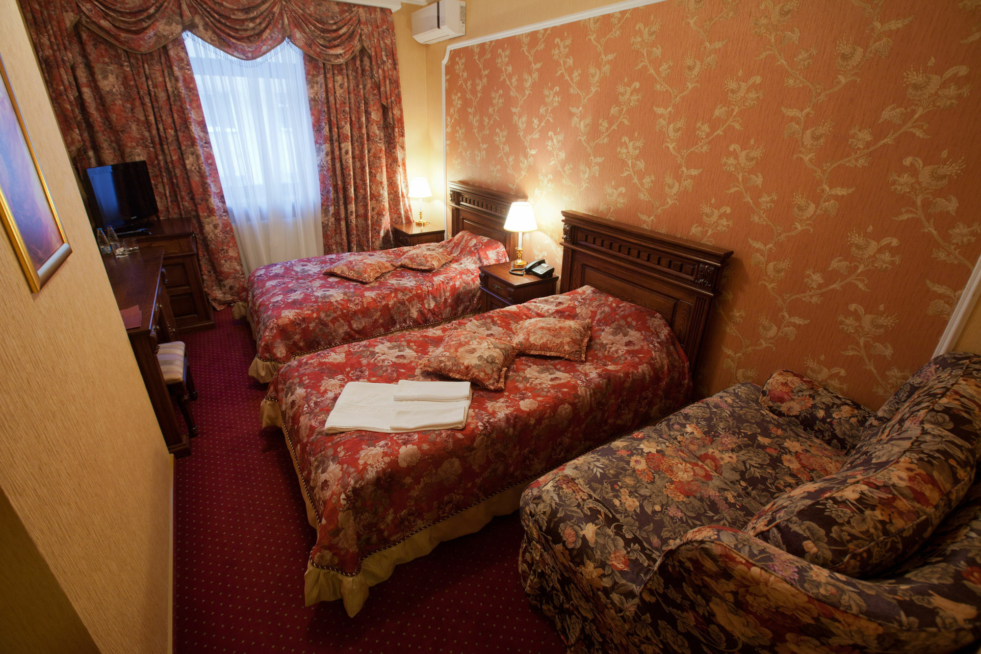 Deluxe Hotel Kupava Lviv Exteriör bild